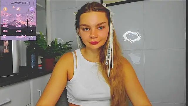 Snapshot of Molly_sweetie chatting on July 18, 2026, 6:39 am Molly sweetie online show from July 18, 2026, 6:39 am