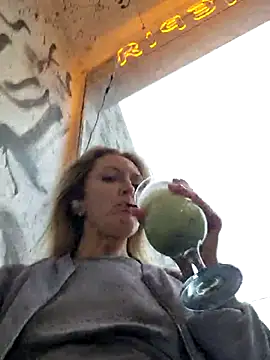 Miss    Mia  online show from October 13, 2025, 1:44 pm