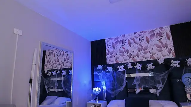 GiselOrtiz online show from October 28, 2025, 10:30 am