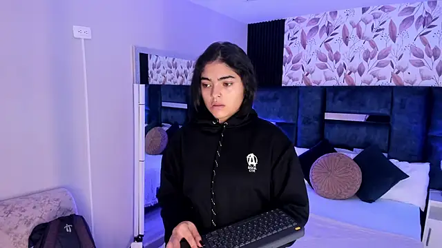 GiselOrtiz online show from July 17, 2026, 10:44 am