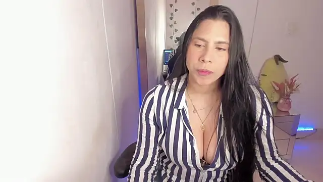 Snapshot of hellensexy chatting on December 3, 2024, 8:50 pm hellensexy online show from December 3, 2024, 8:50 pm