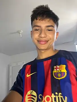 Leonarrrd 01 online show from February 6, 2025, 6:46 pm