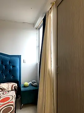 Leonarrrd 01 online show from September 30, 2025, 9:42 pm