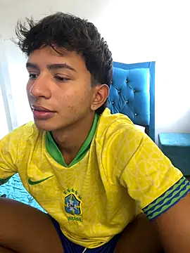 Leonarrrd 01 online show from October 20, 2025, 9:04 pm