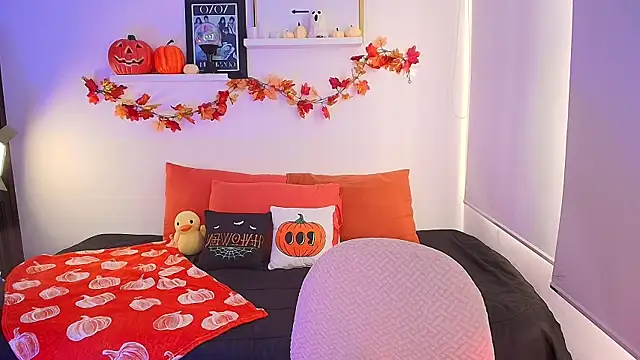 lilyy evanss online show from October 29, 2025, 9:49 pm