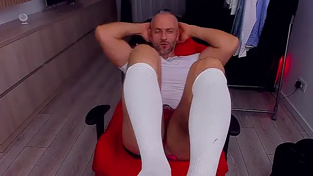 Snapshot of MarisMuscle chatting on October 25, 2025, 6:46 pm MarisMuscle online show from October 25, 2025, 6:46 pm