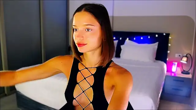 Snapshot of wow_Mia chatting on December 15, 2024, 2:30 am wow Mia online show from December 15, 2024, 2:30 am