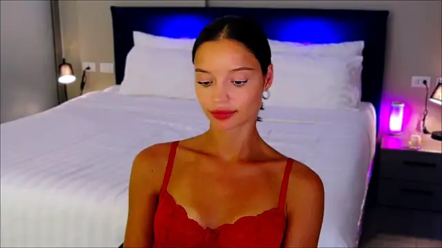 Snapshot of wow_Mia chatting on February 15, 2025, 2:04 am wow Mia online show from February 15, 2025, 2:04 am