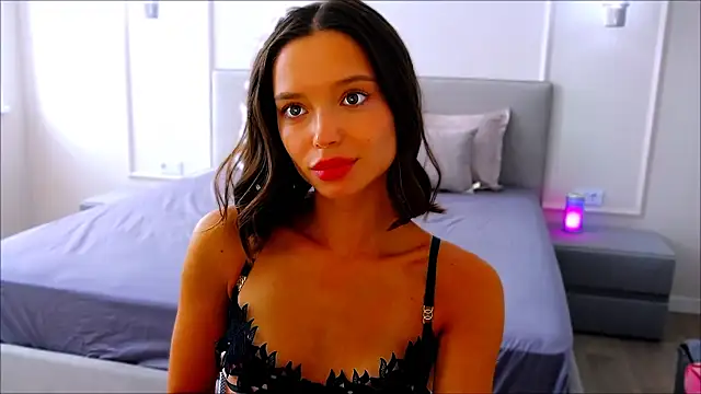 Snapshot of wow_Mia chatting on March 22, 2025, 6:00 am wow Mia online show from March 22, 2025, 6:00 am