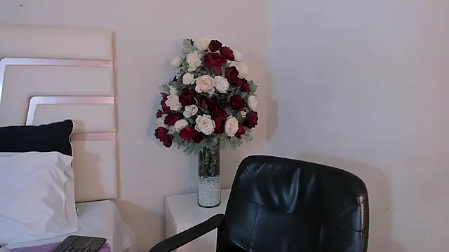 CamilaSofiia online show from January 22, 2025, 11:32 pm