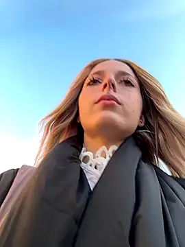 LoraaDoll online show from October 1, 2025, 2:45 pm