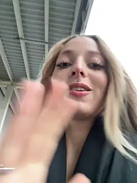 LoraaDoll online show from October 14, 2025, 2:40 pm