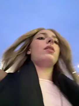 LoraaDoll online show from October 28, 2025, 2:31 pm