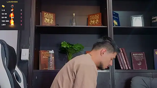 EdwardRoss  online show from September 28, 2025, 4:45 pm