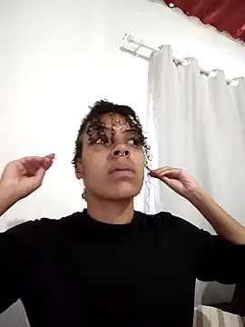 Julia Pretinha online show from October 21, 2025, 12:17 pm