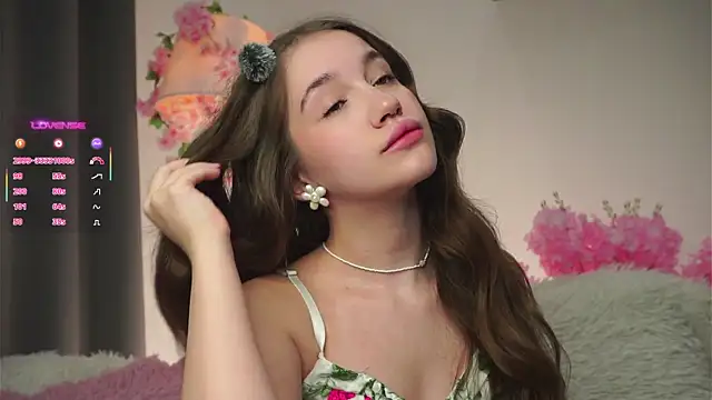 AmiLewis online show from October 25, 2025, 1:02 am