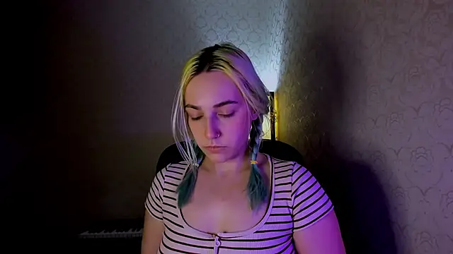 Snapshot of coraline_meow chatting on December 5, 2024, 4:23 pm coraline meow online show from December 5, 2024, 4:23 pm