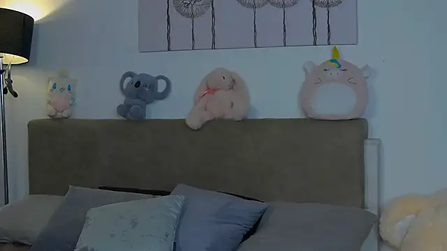 CassKiera online show from September 29, 2025, 5:01 am