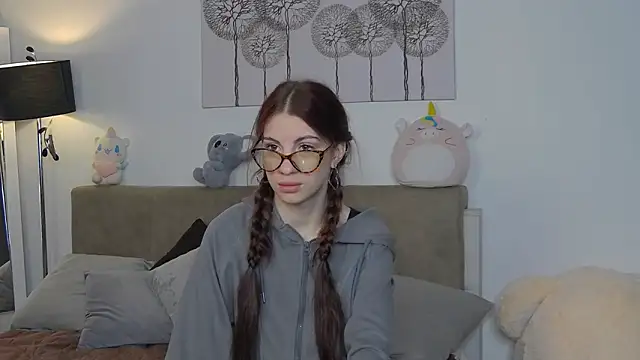 CassKiera online show from October 17, 2025, 4:48 am