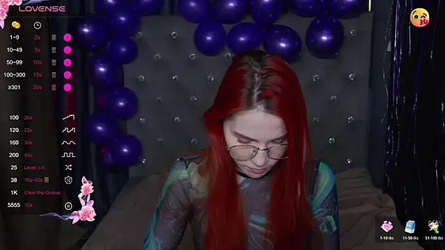 EmilyKents online show from November 10, 2025, 1:48 am