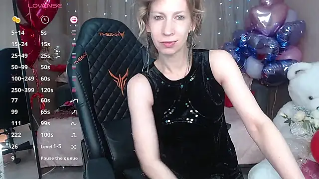 Snapshot of AdrianaSea chatting on March 6, 2025, 4:19 am AdrianaSea online show from March 6, 2025, 4:19 am