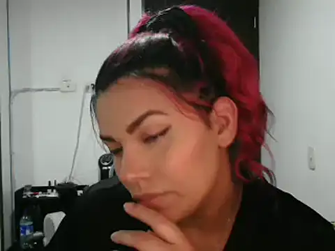 Snapshot of CarolinaRincon chatting on February 22, 2025, 10:42 pm CarolinaRincon online show from February 22, 2025, 10:42 pm