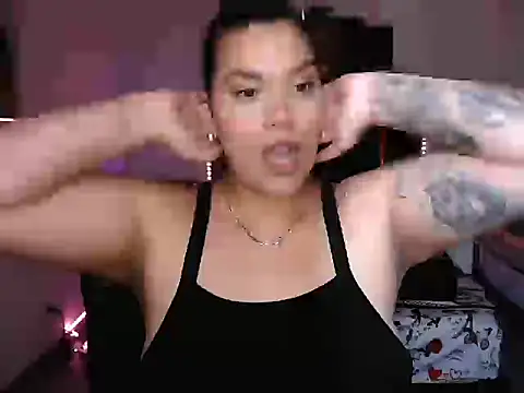 Snapshot of CarolinaRincon chatting on October 10, 2025, 8:52 pm CarolinaRincon online show from October 10, 2025, 8:52 pm