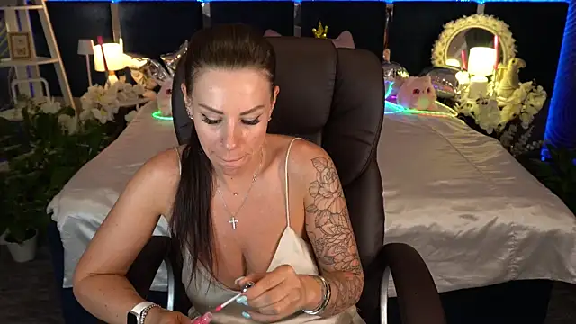IsabellaFoxyy online show from June 15, 2026, 12:29 pm