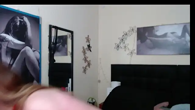 AnthonelaBella online show from February 25, 2026, 3:21 pm