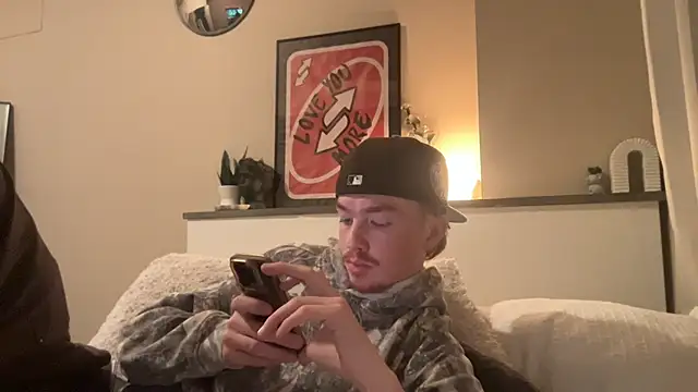 younghungginger online show from December 5, 2024, 1:25 am