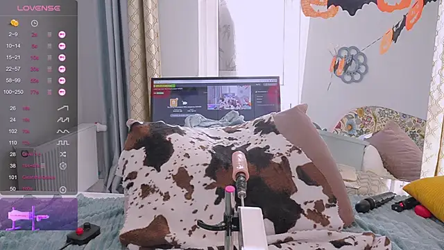 Snapshot of Meukotis chatting on November 3, 2025, 7:31 am Meukotis online show from November 3, 2025, 7:31 am