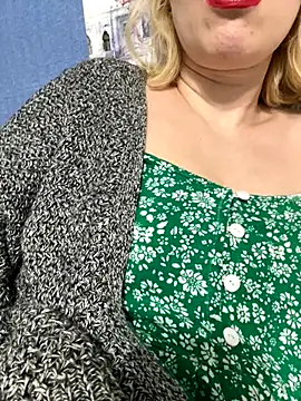 Yourdirtybitch online show from September 12, 2025, 8:20 pm