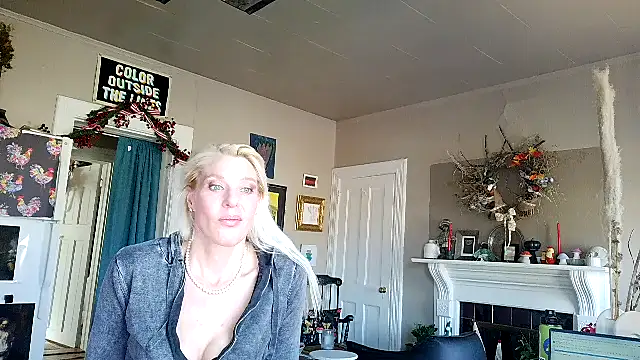 Glamazonx online show from December 15, 2025, 4:22 pm