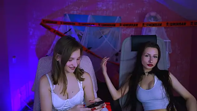 Snapshot of EllaHorton chatting on October 18, 2025, 12:39 pm EllaHorton online show from October 18, 2025, 12:39 pm