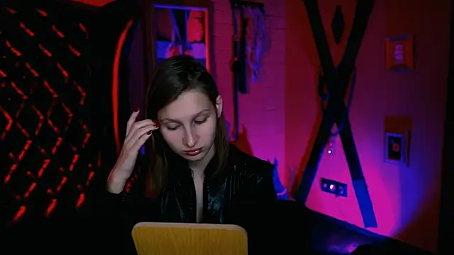 Snapshot of EllaHorton chatting on October 27, 2025, 8:51 am EllaHorton online show from October 27, 2025, 8:51 am