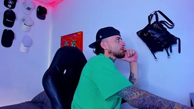 Snapshot of Drako_Lamar chatting on March 29, 2026, 12:43 am Drako Lamar online show from March 29, 2026, 12:43 am