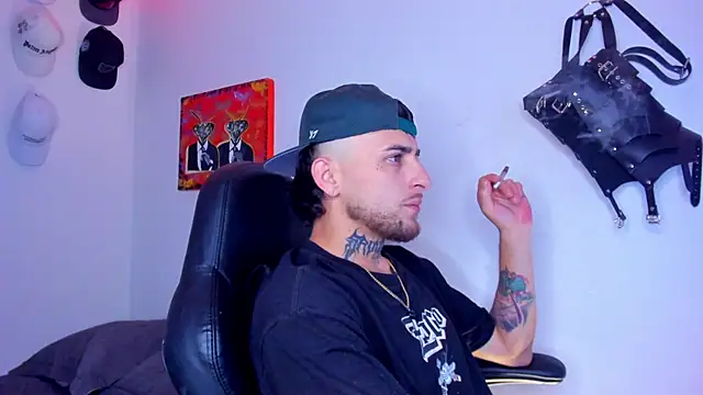 Snapshot of Drako_Lamar chatting on April 4, 2026, 2:21 am Drako Lamar online show from April 4, 2026, 2:21 am