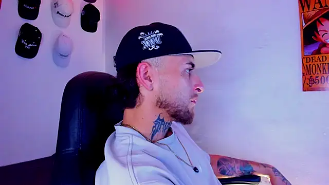 Snapshot of Drako_Lamar chatting on April 10, 2026, 12:38 am Drako Lamar online show from April 10, 2026, 12:38 am