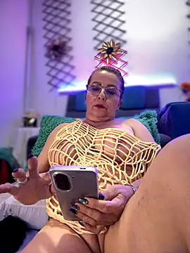 Snapshot of PaulinaSanders_X chatting on November 15, 2025, 8:38 pm PaulinaSanders X online show from November 15, 2025, 8:38 pm