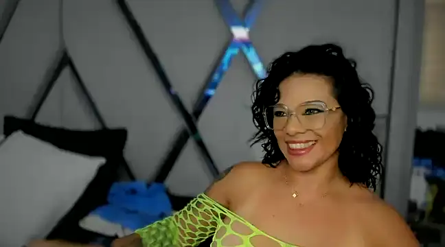 Snapshot of paula_daniela1 chatting on January 7, 2025, 8:10 pm paula daniela1 online show from January 7, 2025, 8:10 pm