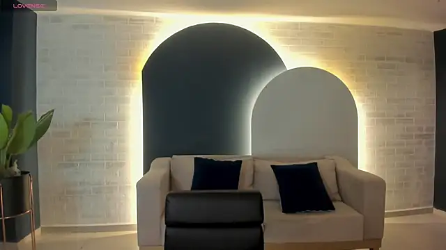 GigiLee  online show from December 3, 2024, 12:06 pm