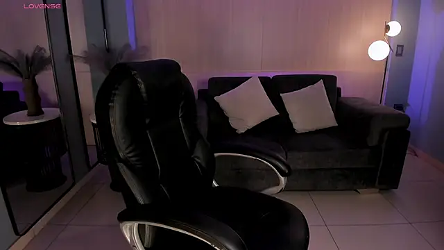 Snapshot of EloisaOlivero chatting on October 6, 2025, 11:40 am EloisaOlivero online show from October 6, 2025, 11:40 am