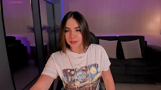 Snapshot of EloisaOlivero chatting on October 8, 2025, 11:41 am EloisaOlivero online show from October 8, 2025, 11:41 am