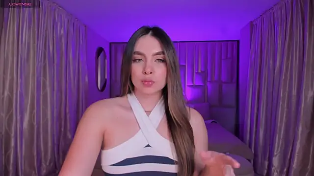 Snapshot of EloisaOlivero chatting on November 1, 2025, 6:54 pm EloisaOlivero online show from November 1, 2025, 6:54 pm