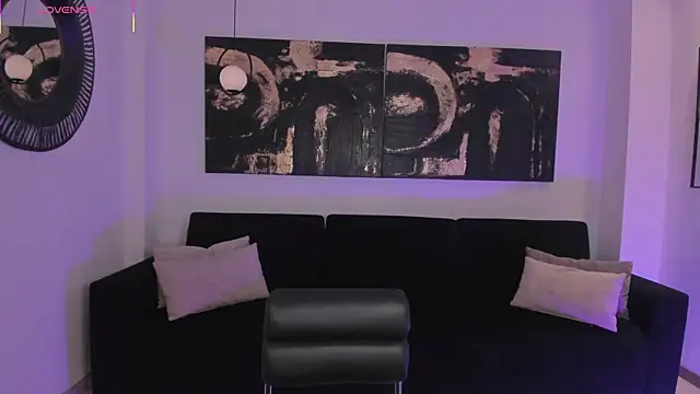 Snapshot of EloisaOlivero chatting on November 6, 2025, 7:48 pm EloisaOlivero online show from November 6, 2025, 7:48 pm