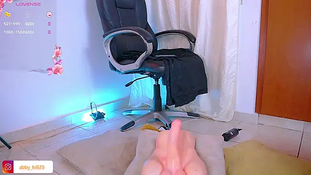 abbyhill27 online show from February 8, 2025, 7:48 am