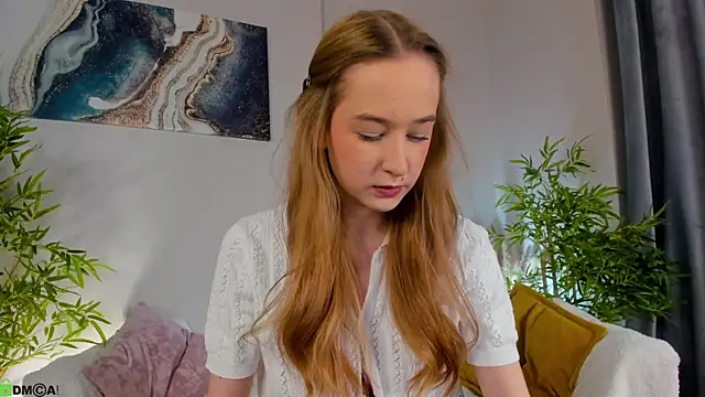 Snapshot of Sweett_Monica chatting on November 14, 2025, 1:04 am Sweett Monica online show from November 14, 2025, 1:04 am