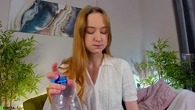 Snapshot of Sweett_Monica chatting on November 16, 2025, 1:11 am Sweett Monica online show from November 16, 2025, 1:11 am