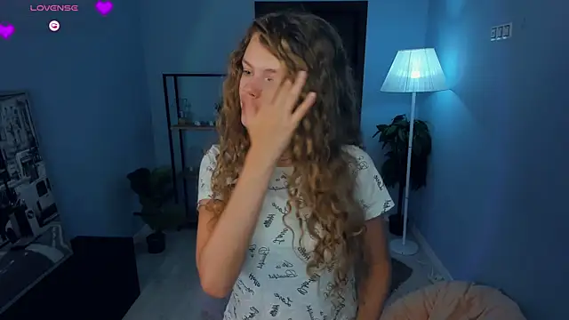 Snapshot of RayaNenlia chatting on October 1, 2025, 5:02 am RayaNenlia online show from October 1, 2025, 5:02 am