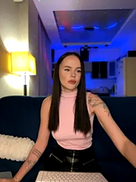 Snapshot of DinaTasty chatting on October 17, 2025, 6:32 pm DinaTasty online show from October 17, 2025, 6:32 pm